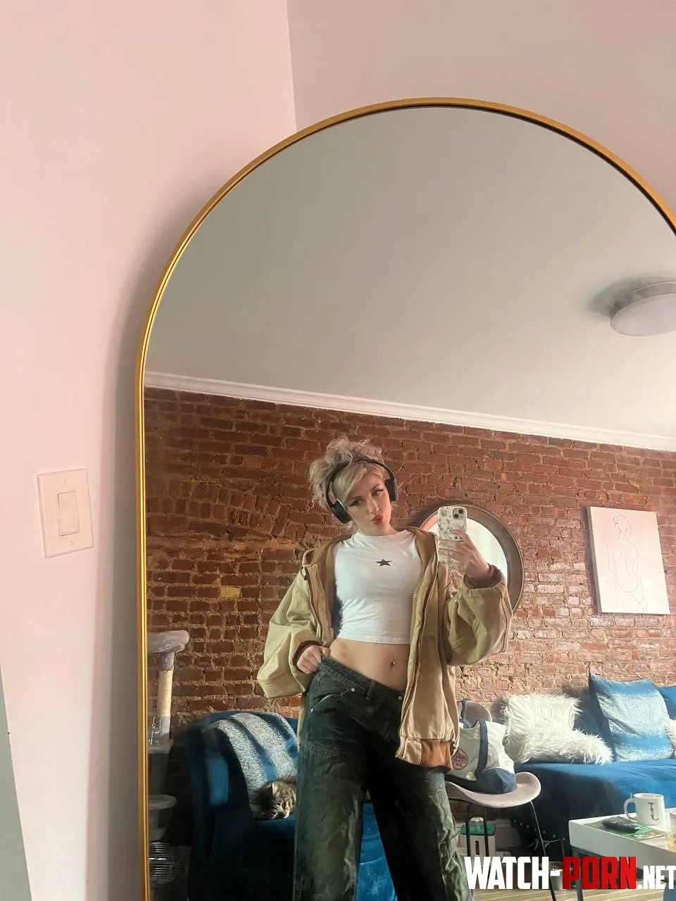 chilling in my fave crop outfit by GalacticGemini