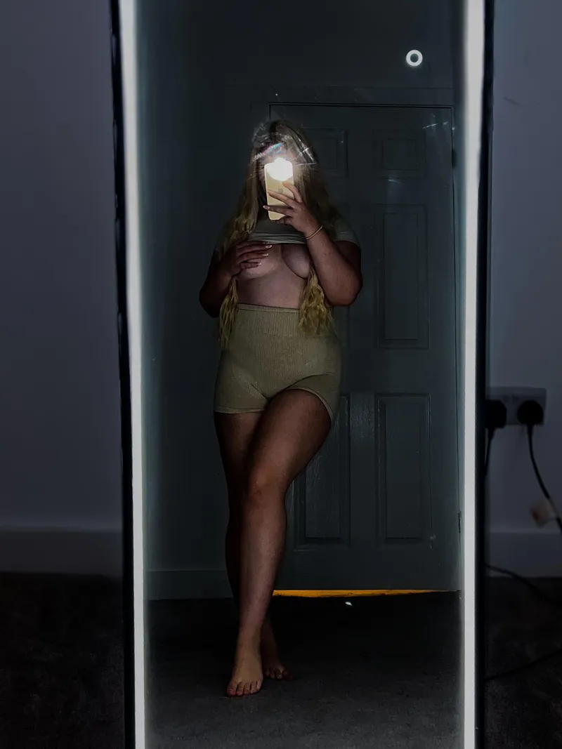 Thumbnail i love showing my hot body by tillybrookss