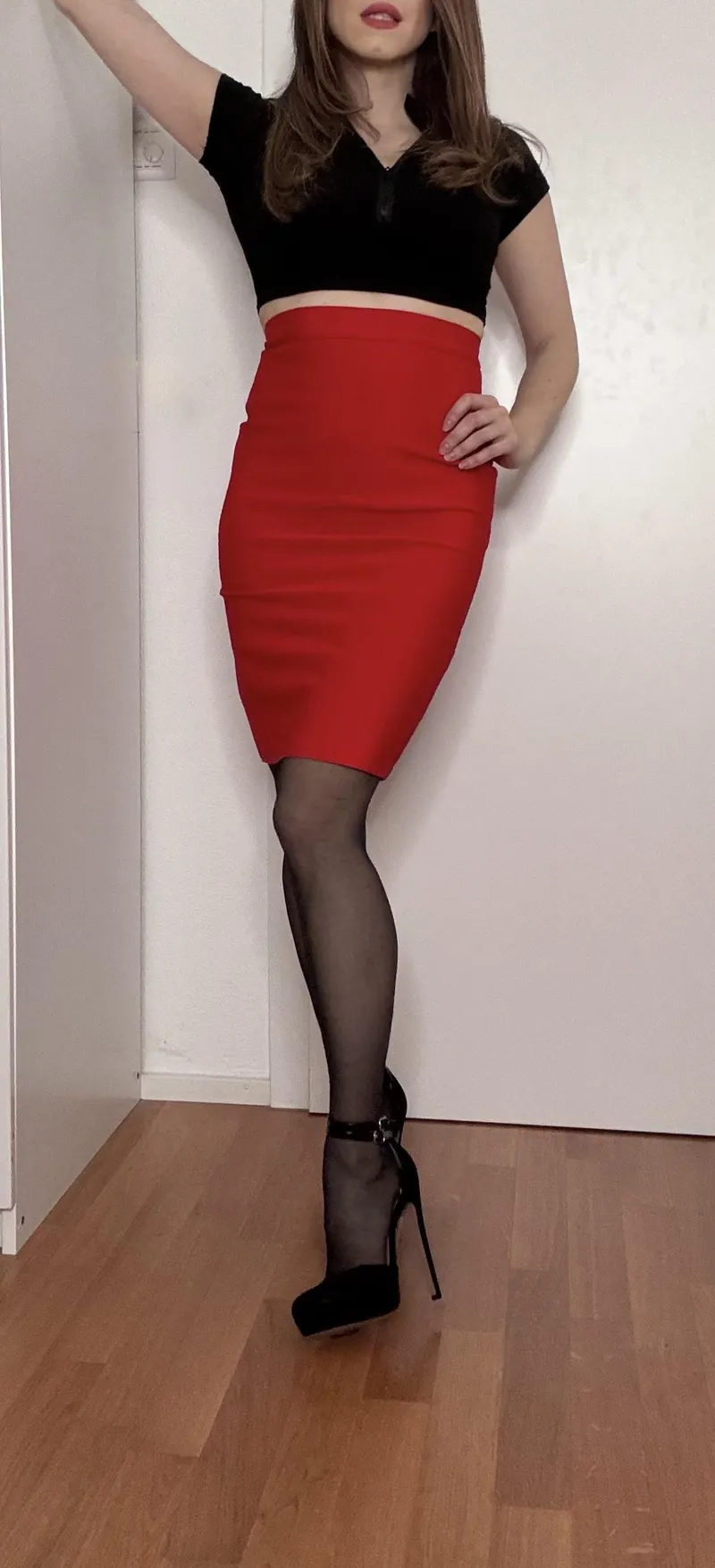 Thumbnail Love_illusion31: Capturing the Allure of Pencil Skirts