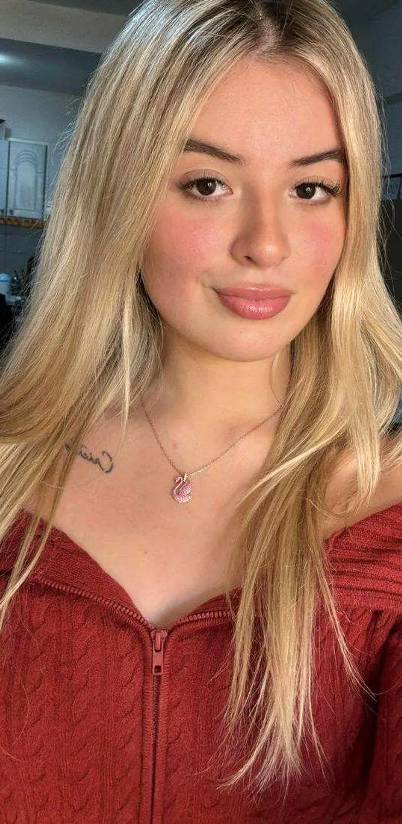 Thumbnail FrostedOrbit_29: Balancing Sweetness and Spice in Style