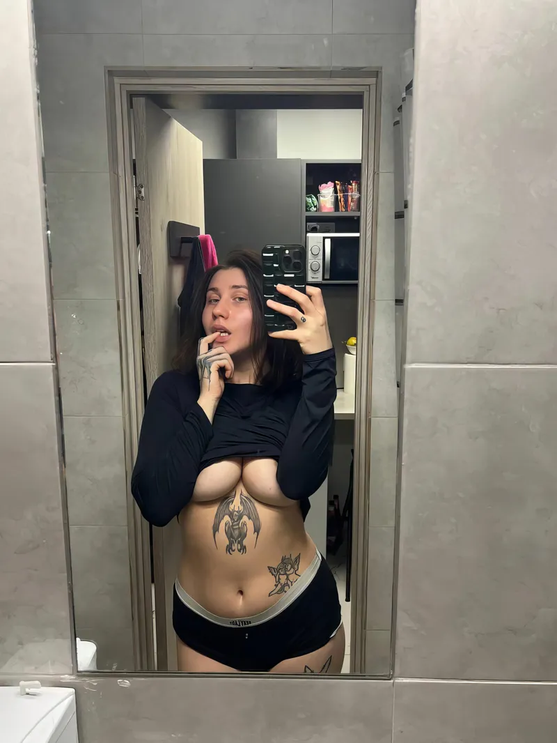 Thumbnail To Bra or Not to Bra at Home? | KarissaHuburn | OnlyFans101 Category