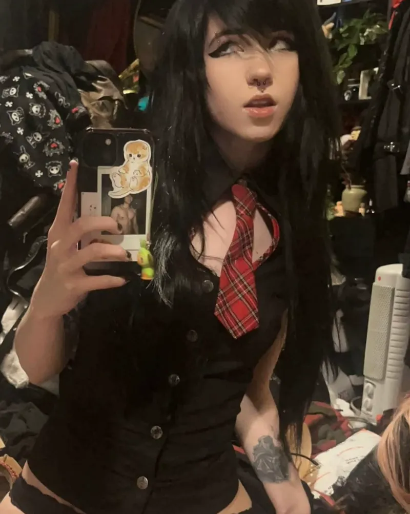 Thumbnail Today I Can’t Stop Looking at Myself: Journey of Self-Appreciation