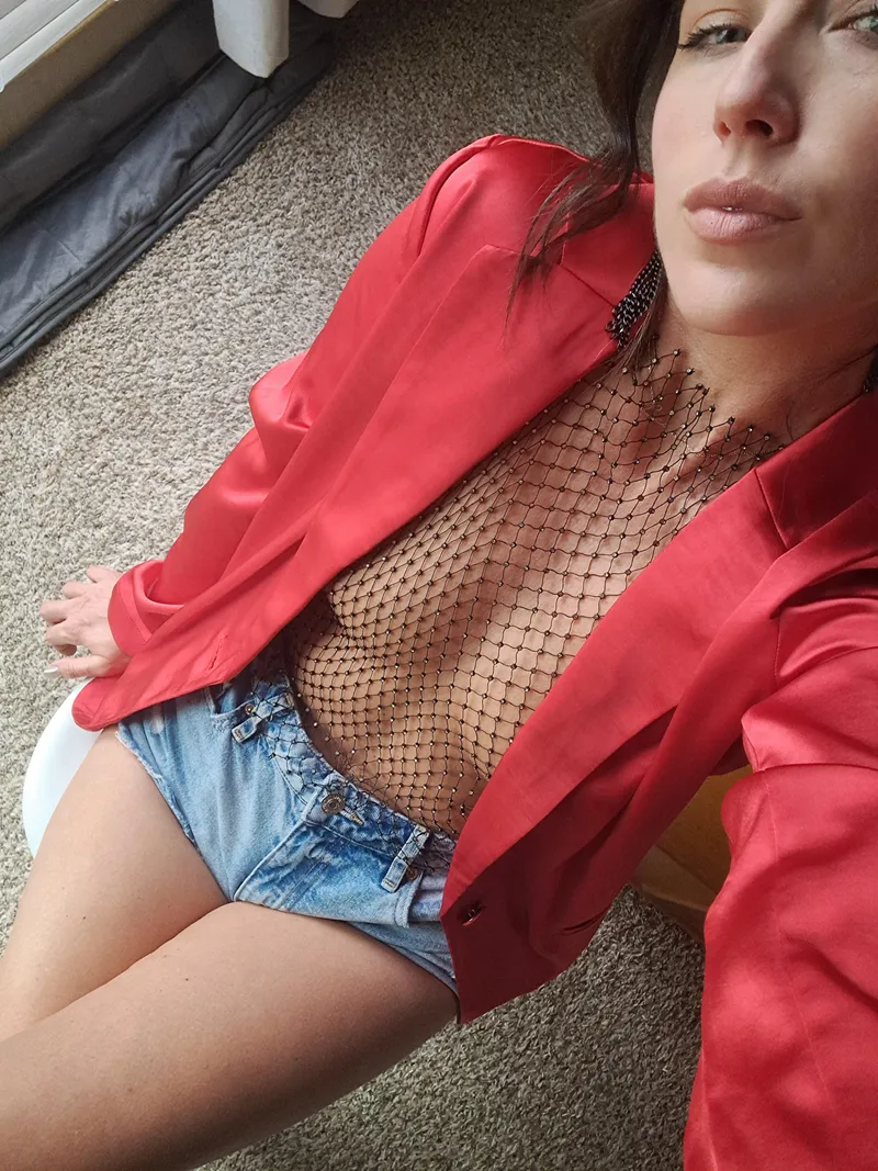 Thumbnail Friday's Love Affair: Embracing Freedom in style by leahdavisonme