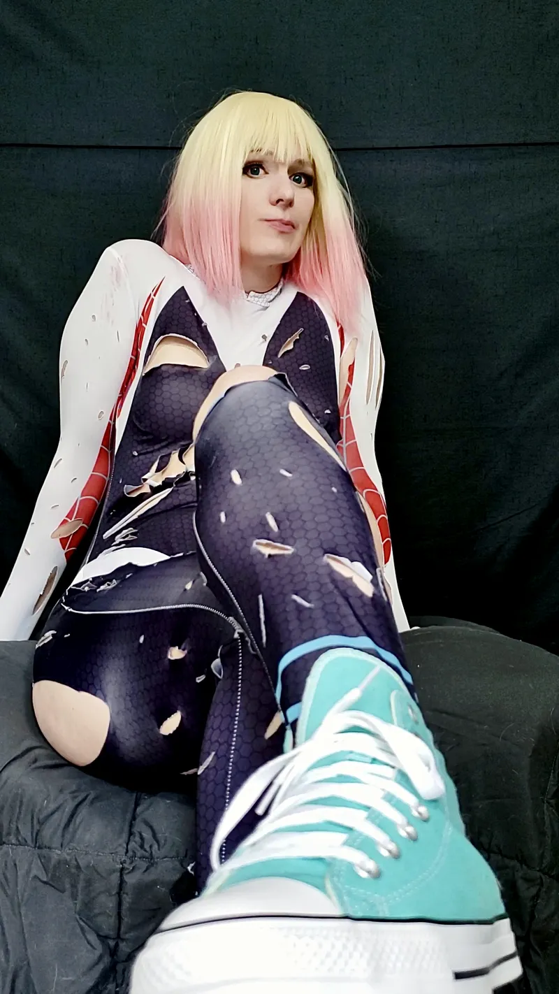 Thumbnail SunnyBunnyMina Explores 'Real Comic Book Fans Know Spider-Gwen Wears Chucks' in GWNerdy