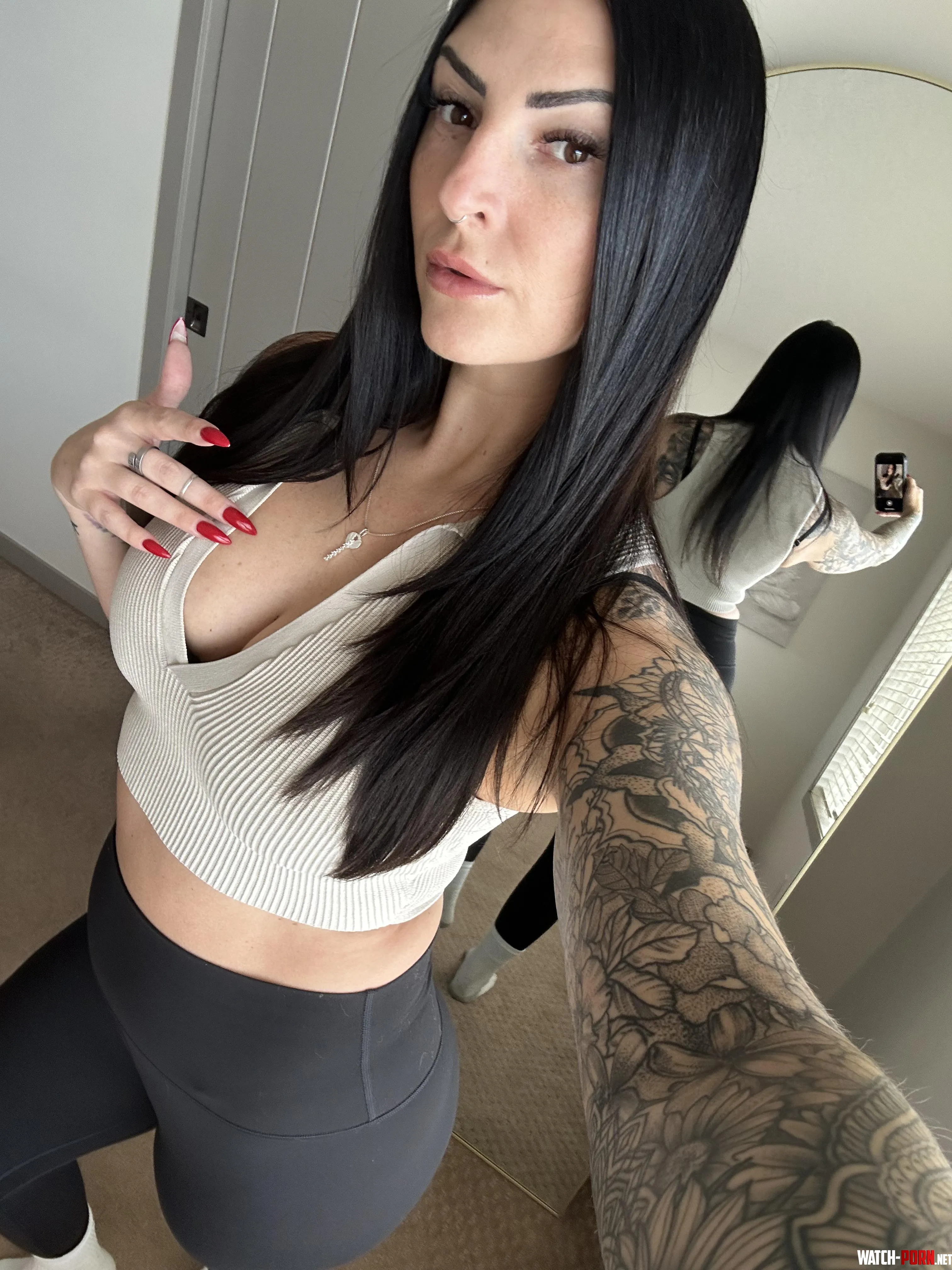 Sharp enough to draw blood 🩸 💅 by KinkyUniqorn