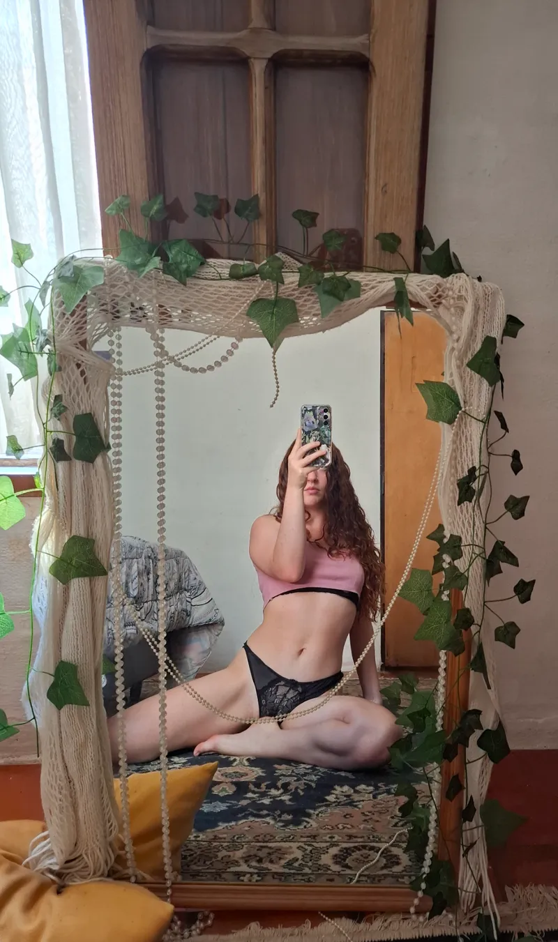 Thumbnail Aesthetic corner in my room by princesseves