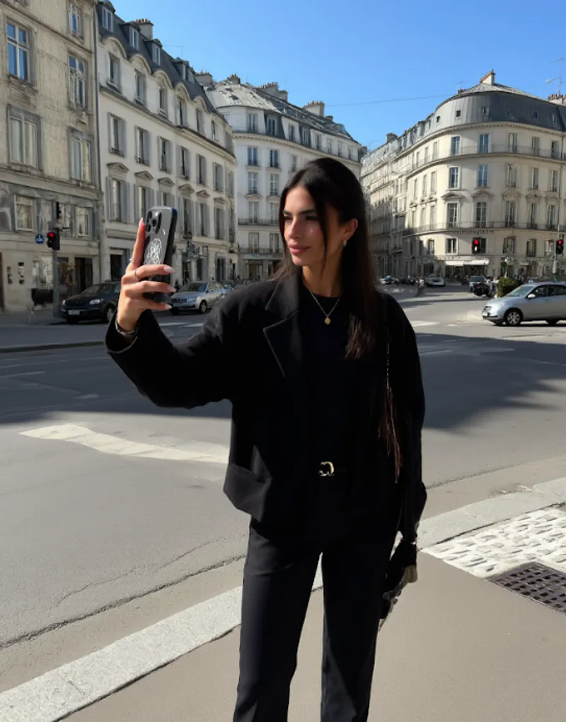 Thumbnail Wld u go out on a date with me?) by bansheeml