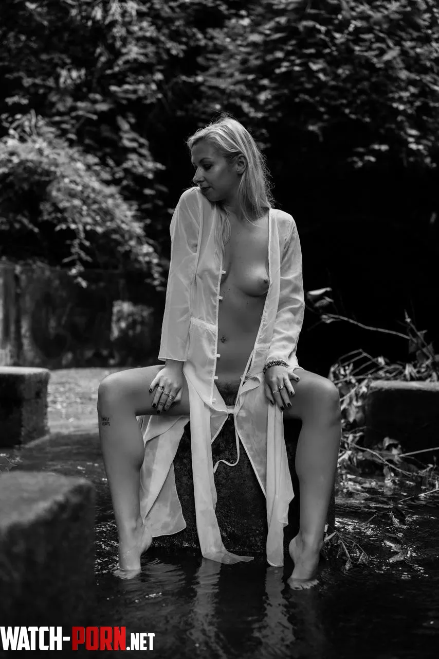 Can’t go wrong with black and white by leusee_xx