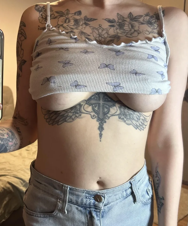 Thumbnail Butterfly Delight: Underboob Appeal | LeiaDevil