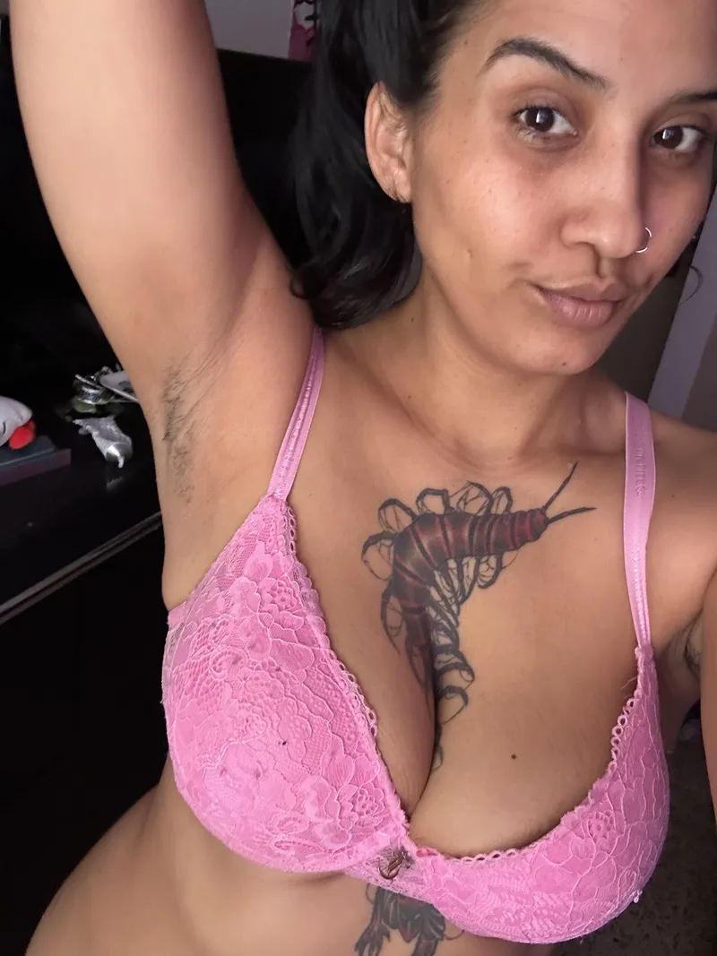 Thumbnail Shaved or Natural? The HairyArmpits Debate Explored by Bella-Kat