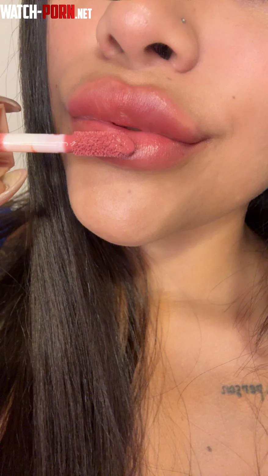 Who would like to have my lipstick mark on their neck? by glez333