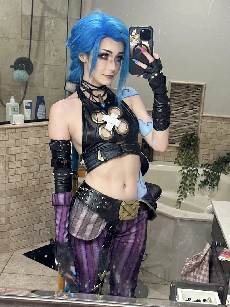 Thumbnail JiniBean Shares Jinx from League Of Legends by Kawaiiqueen in cosplaygirls