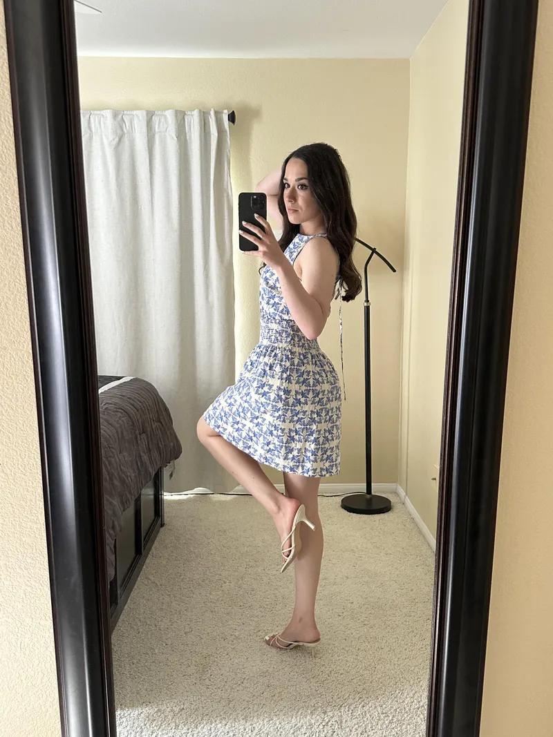 Thumbnail AlanaAraya's Lovely Christmas Start: A Leggy Affair