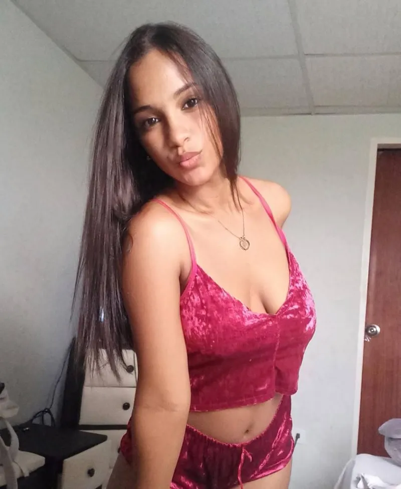 Thumbnail Bebelindy Explores Colombiano x Italiano Connection | MixedRaceGirls