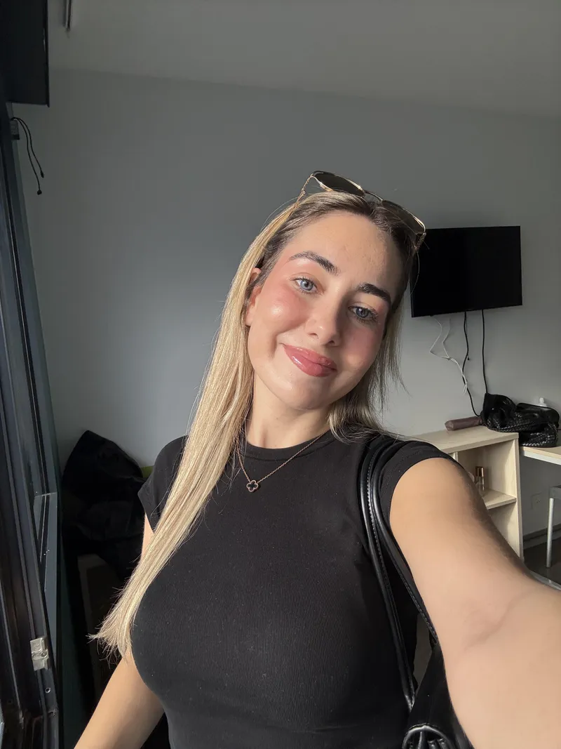 Thumbnail Find Out If Am I F**kable at 19 with Haunting-Face-5922 in TotalBabes