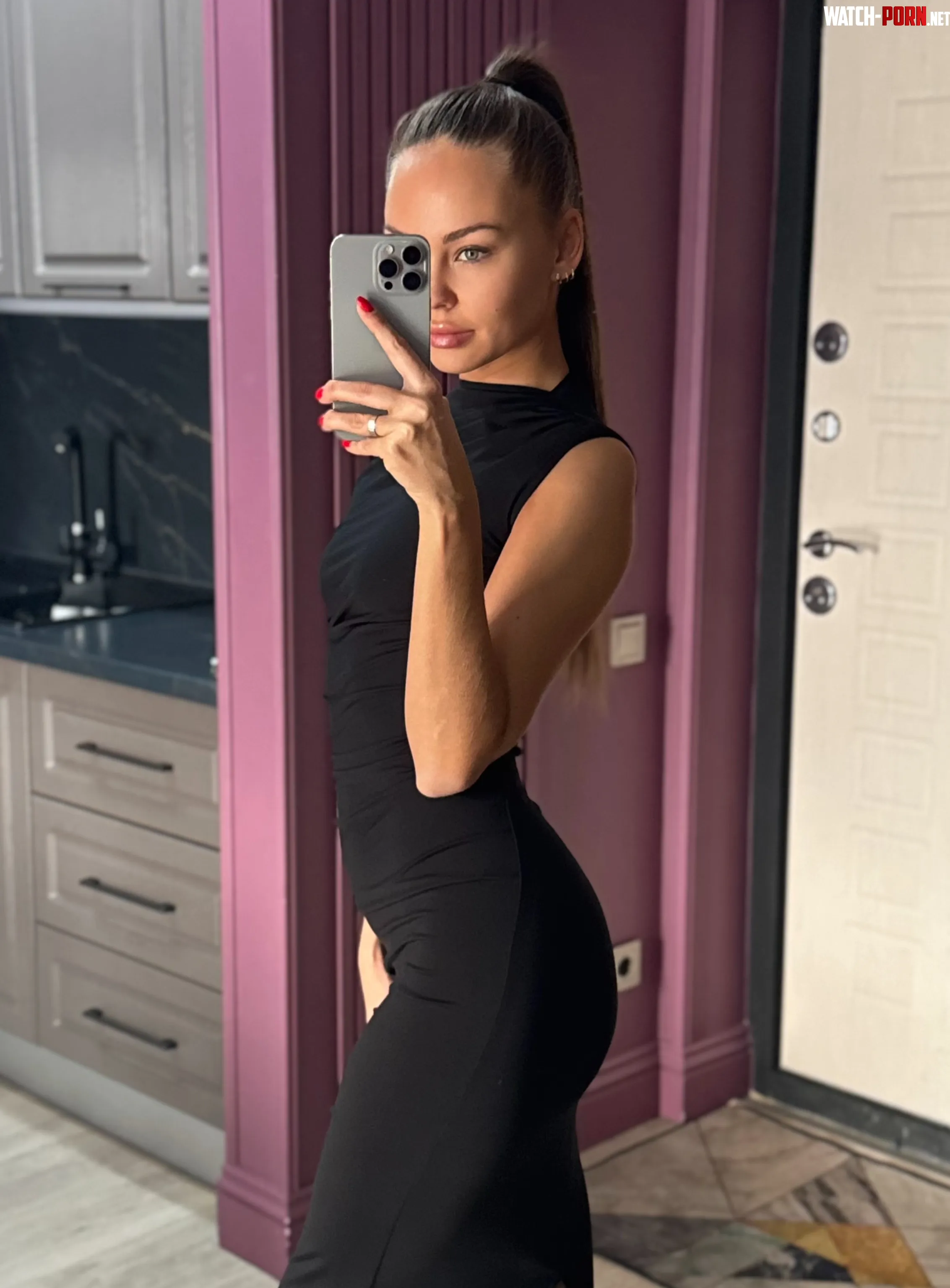 Silk embracing perfect silhouette by Tavrenn