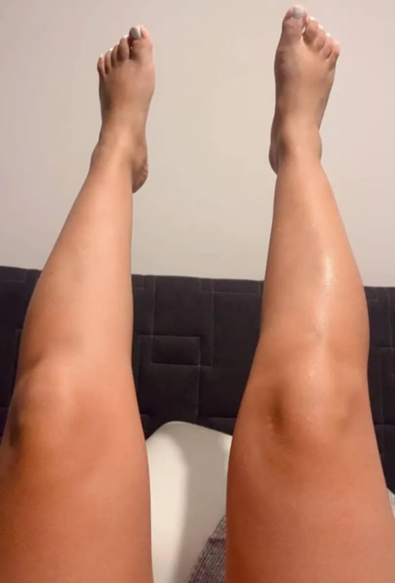 Thumbnail Seductive Move: Feet Up, Clothes Off | arboldebolas