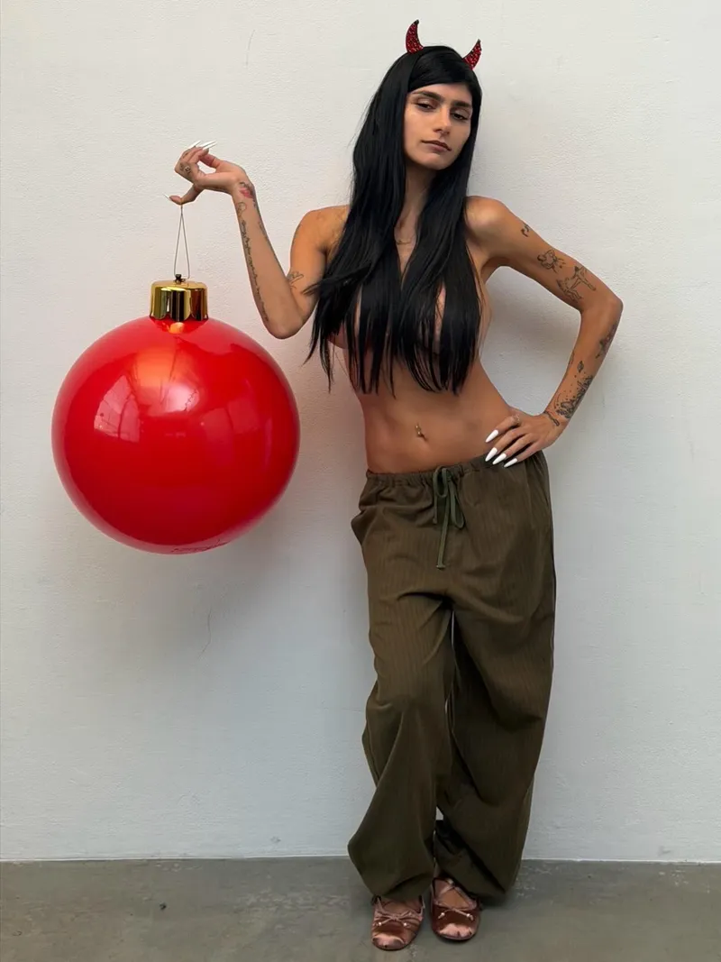 Thumbnail Mia - Ho Ho Ho Festive Vibes by OddBall7381 | Miakhalifa Category