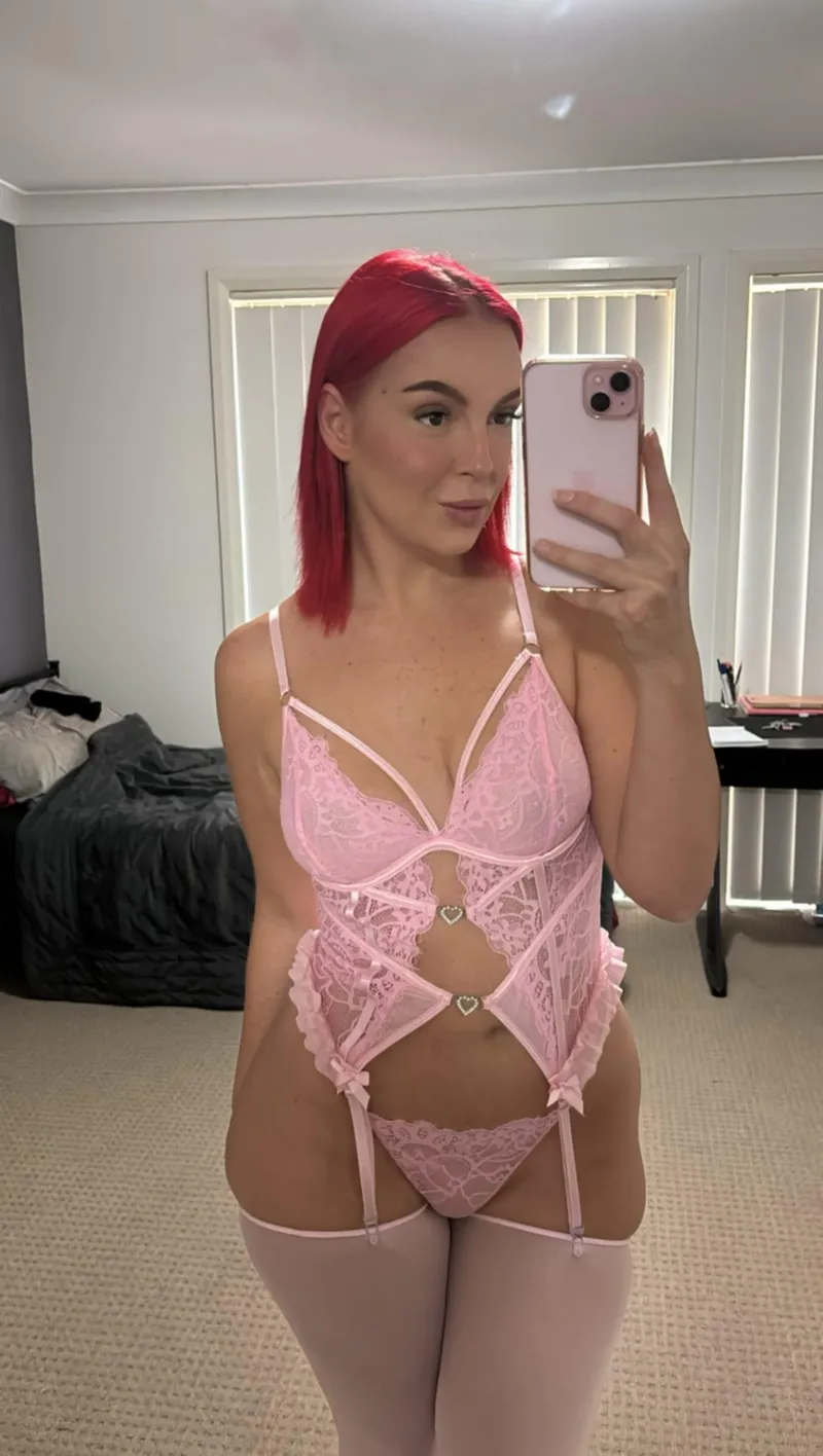 Thumbnail naughtynail69's Quick Bedroom Shoot - Embrace LaBeauteFeminine