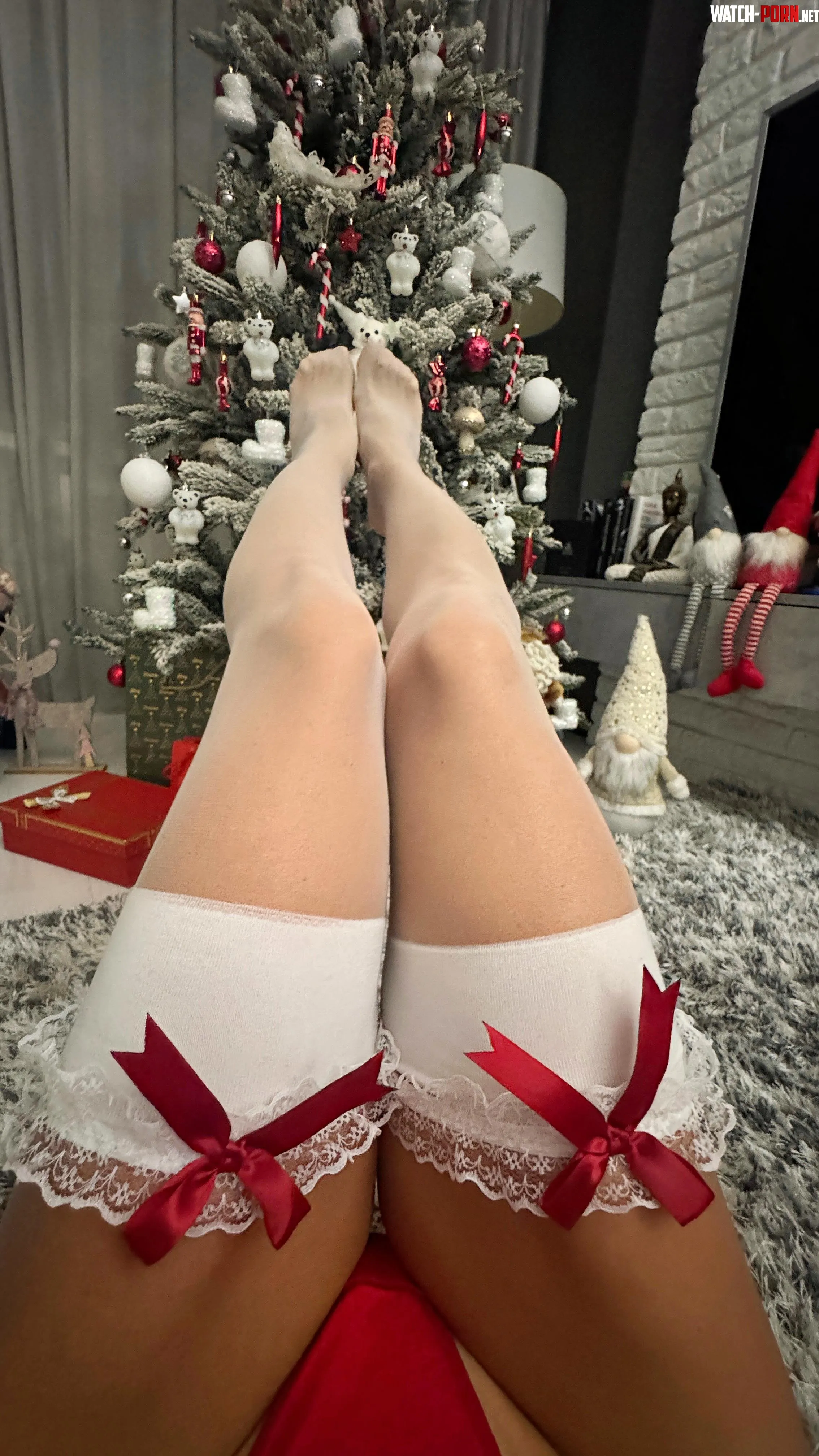 Santa's favorite legs by KokomiStars