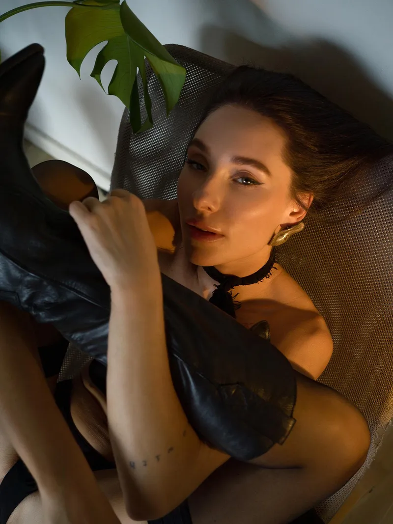 Thumbnail Feline Grace: Unleashing the House Cat Charm - classysexy