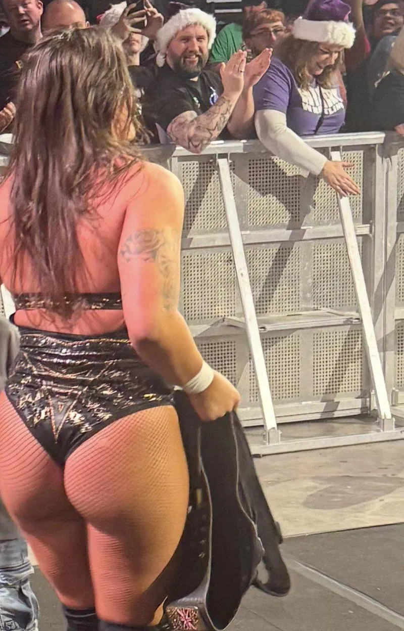 Thumbnail Alex Windsor by tomcamisi