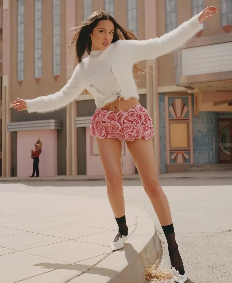 Thumbnail Olivia Rodrigo's Charms Unveiled by Bentoinjelly | CelebsGW