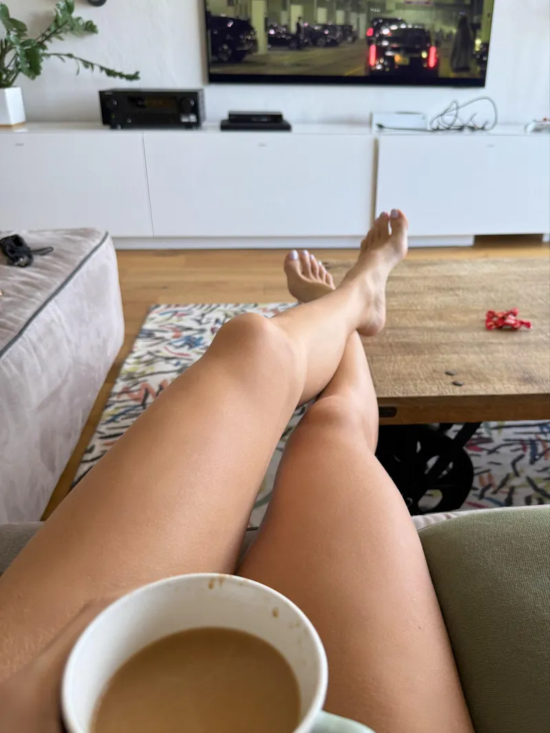 Thumbnail Invitation to Admire Legs by ComprehensiveCap1691