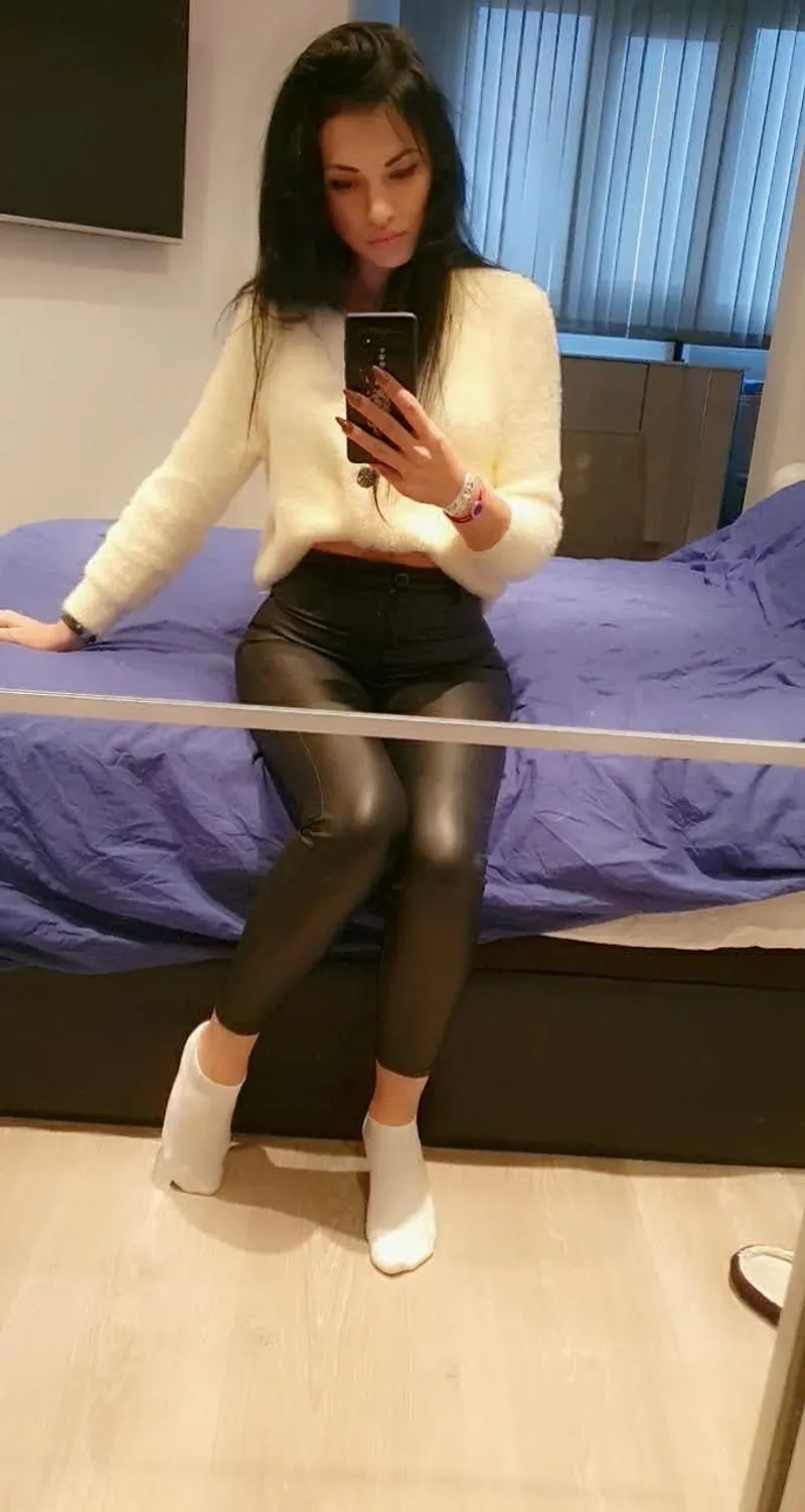 Thumbnail Shiny Leggings Style Inspiration: Own_Shine2194 Reveals the Best Looks