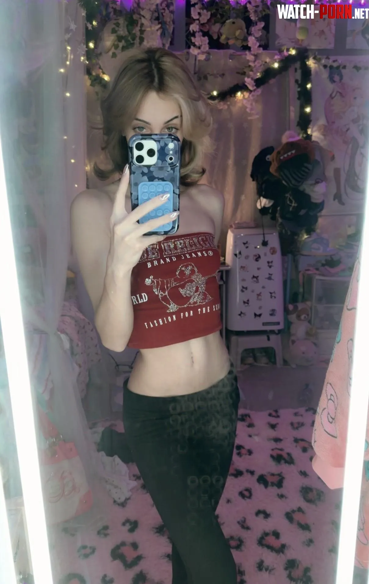 Showing off my tight waist by ivywitchy