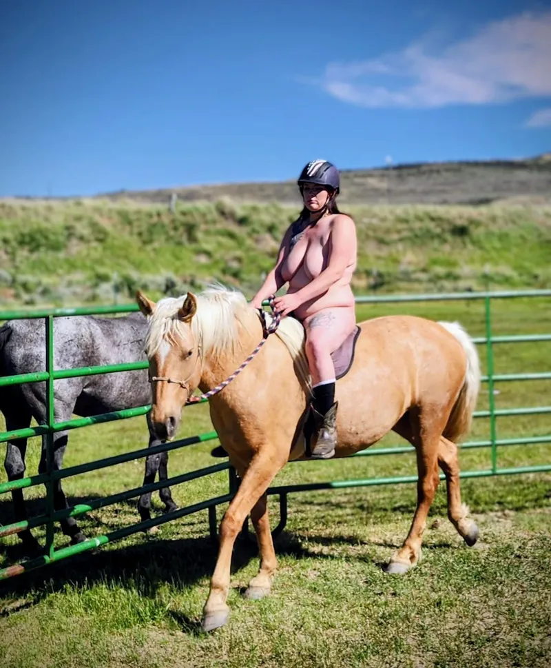 Thumbnail Longing for Summer Again: Mundane-Value-7383 in BBWnudists