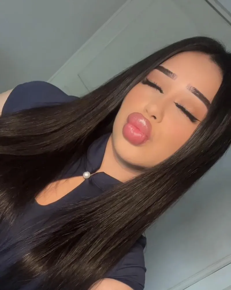 Thumbnail Daddy's Kiss: Dive into Pouting with _sgzg1