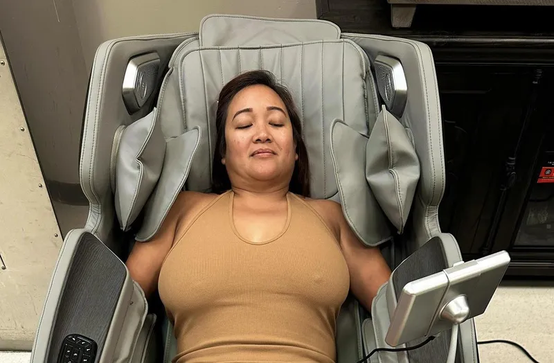 Thumbnail Relaxing While Braless: Trying Out Massage Chairs by Pinay_Punani