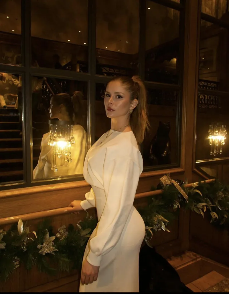 Thumbnail Discover the Allure of Erin Moriarty's Beauty