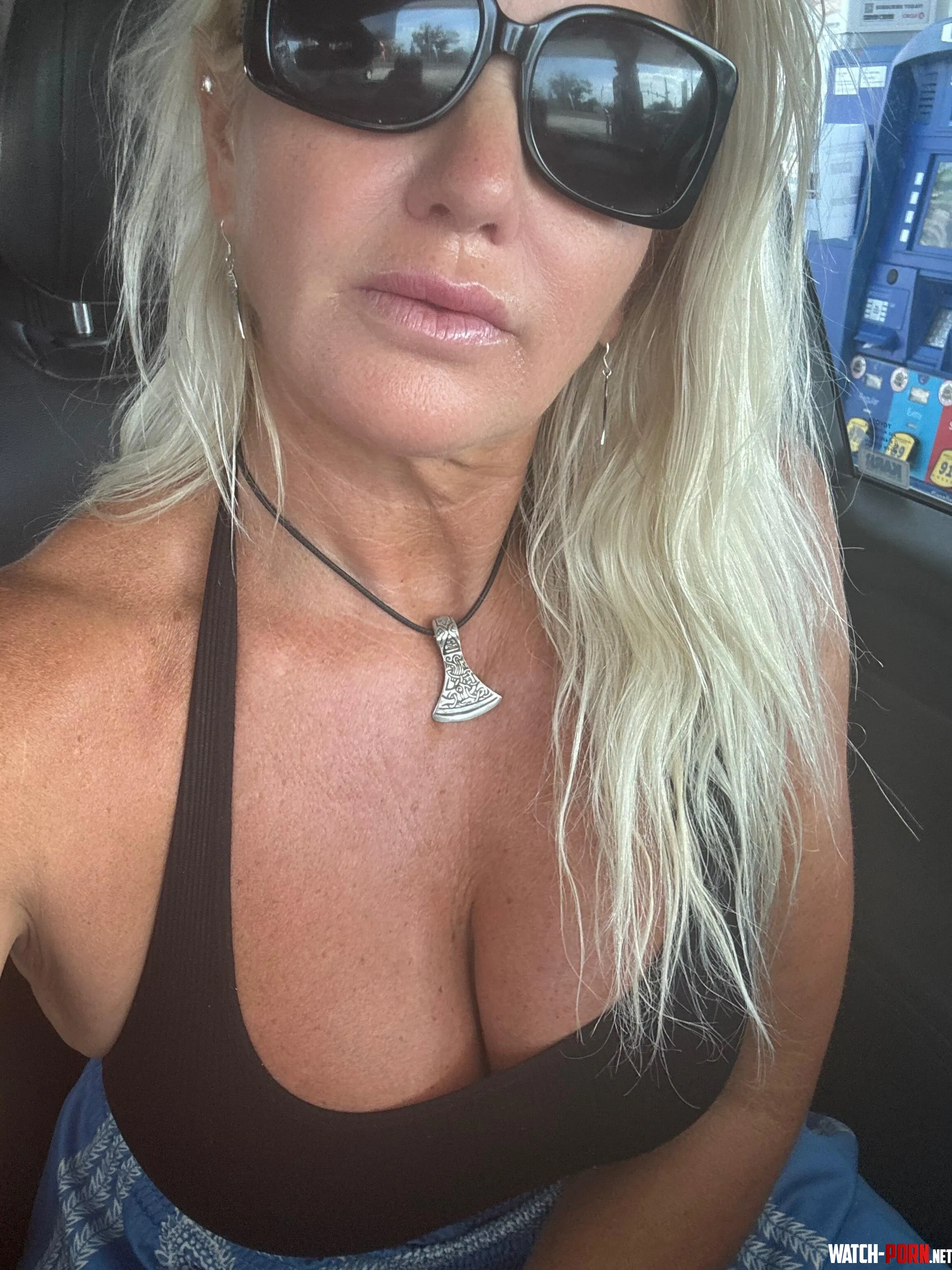 Not AI Cleavage by lisamgreertnt