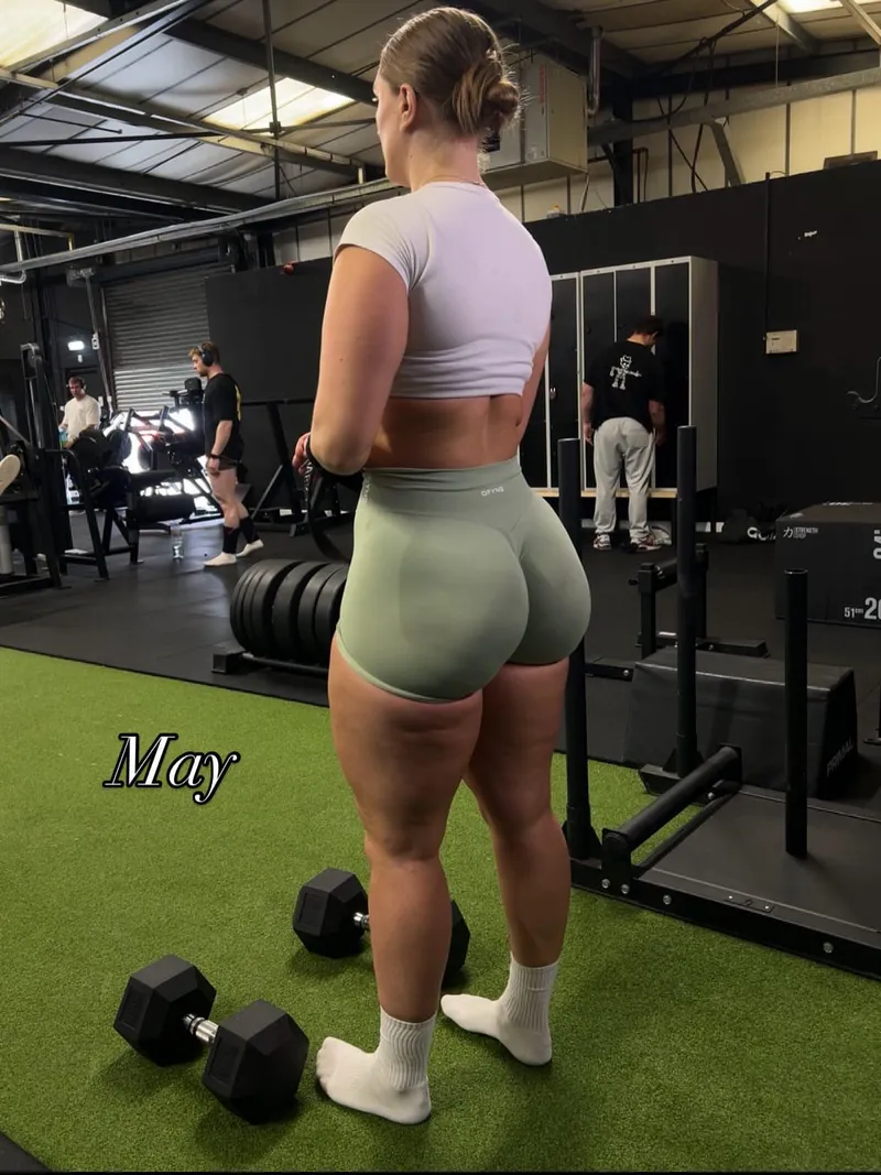 Thumbnail Growing Strong: Insights from rosannedf | ThickFit Category