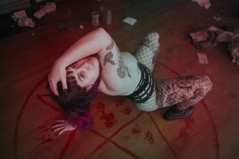 Thumbnail Elizabxthfields' Abandoned House Stripping Adventure in Altgonewild