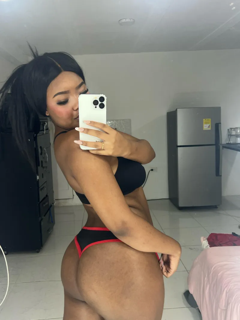 Thumbnail Eye-Catching Beauty: xBunnySweet's Ass Steals the Show