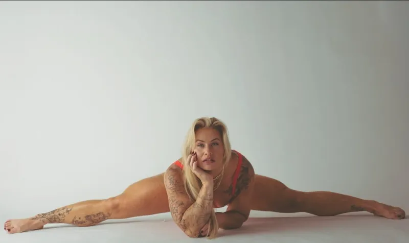 Thumbnail Solid-Mango-13L Introduces AthleticGirl Dani Elle Speegle in the Article