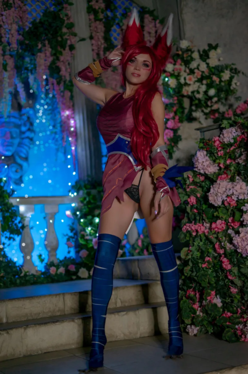 Thumbnail Octokuro's Stunning Xayah Cosplay - iam_ocotkuro in cosplaygirls Category