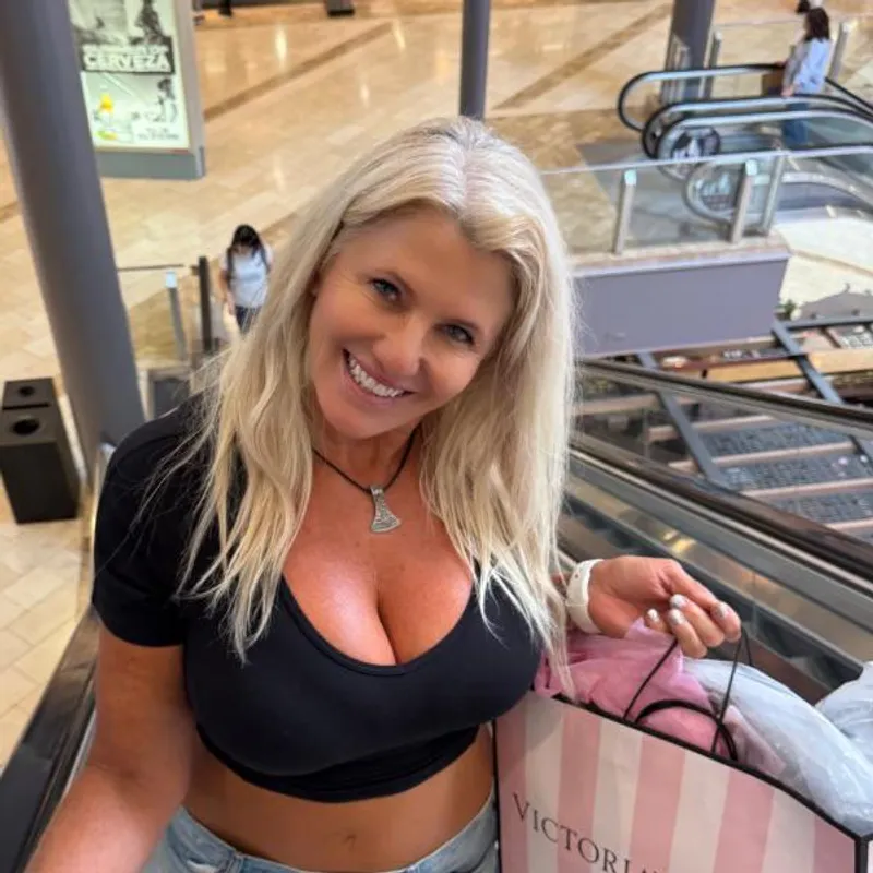 Thumbnail Unveil the Mystery: What's in the Bag? | lisamgreertnt