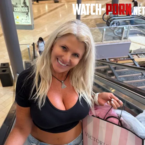 Guess what’s in the Bag! by lisamgreertnt