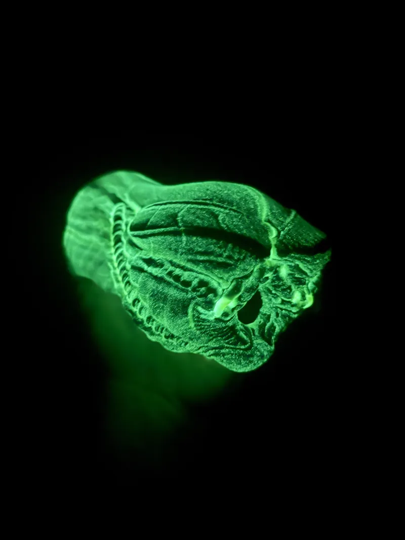 Thumbnail Discovering the Beauty of Ellen with UV Light | throwawayyiffbucket