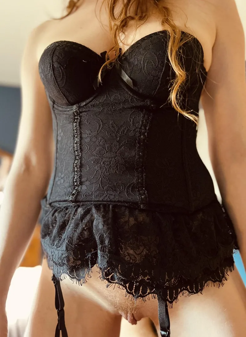 Thumbnail Elegantly Ready: Posed in Ginger Splendor | gingerlynude