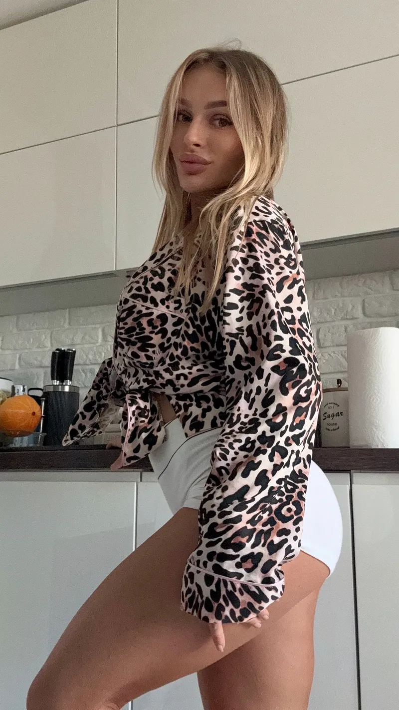 Thumbnail KokomiStars' Elegance: White Shorts' Admiration