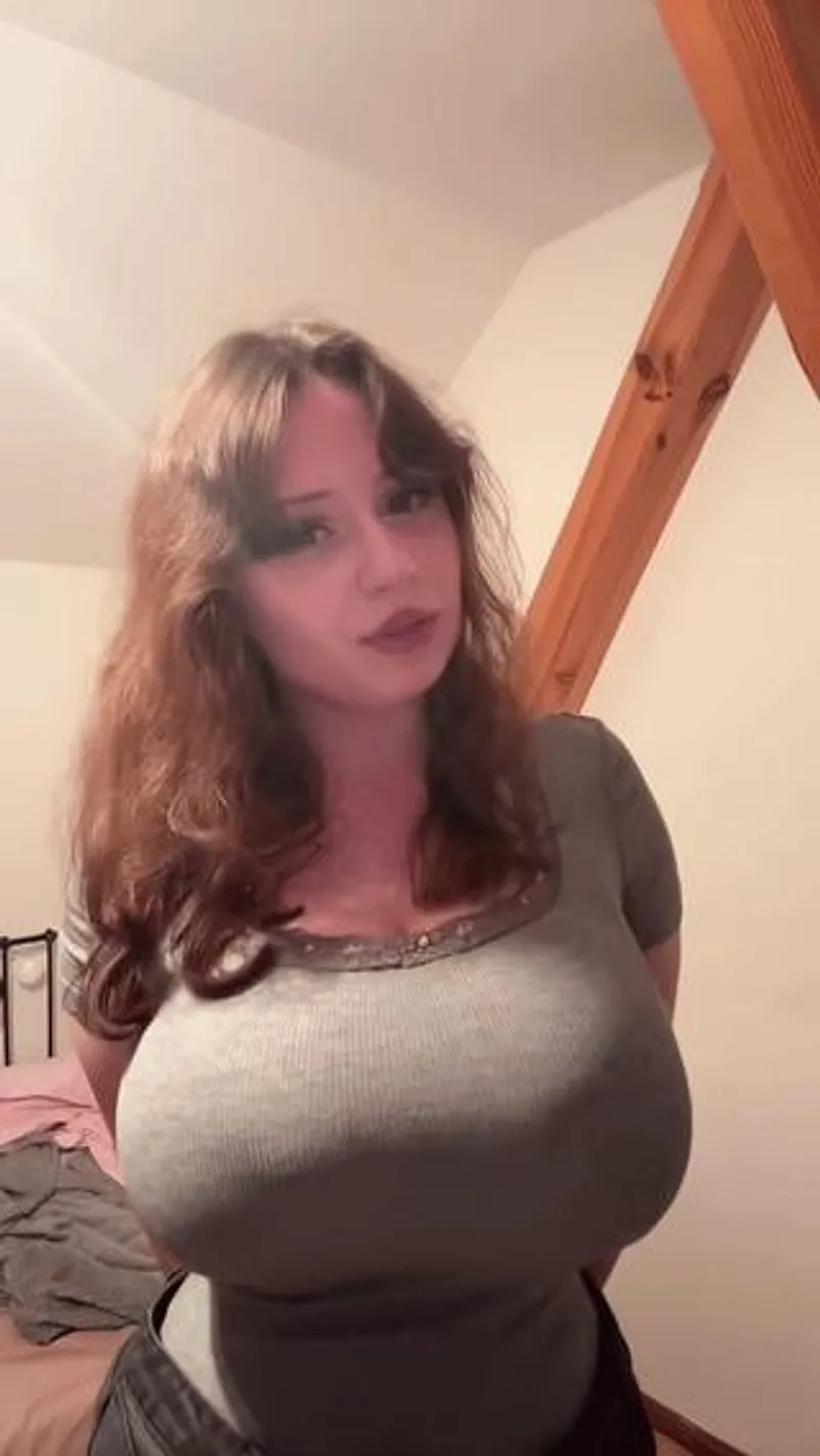 Thumbnail Captivating Reactions to CauliflowerDue2638's Enigmatic 'Damnn' | 2busty2hide