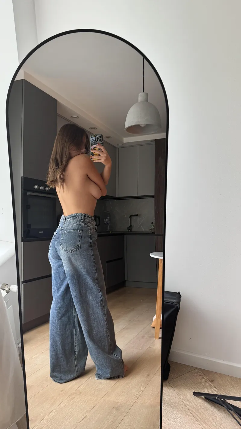 Thumbnail evaamoon Aims to Make You Happier ToplessInJeans