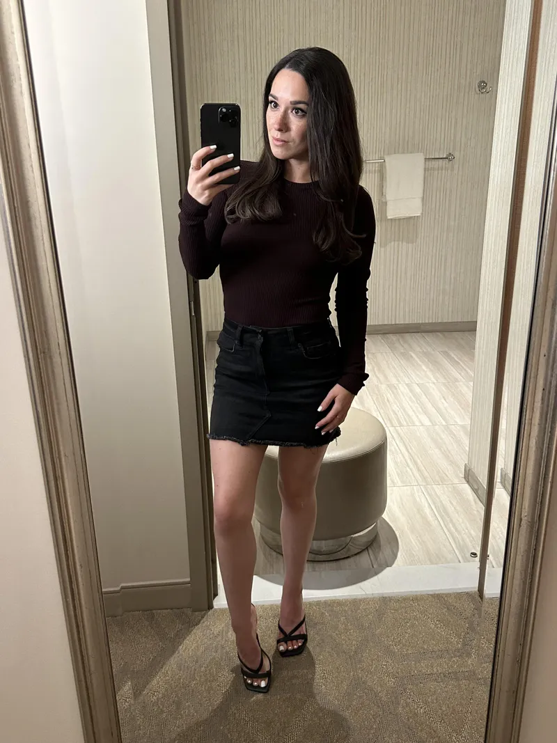 Thumbnail AlanaAraya's Brunch Outfit Revels in French Toast Dreams | legs