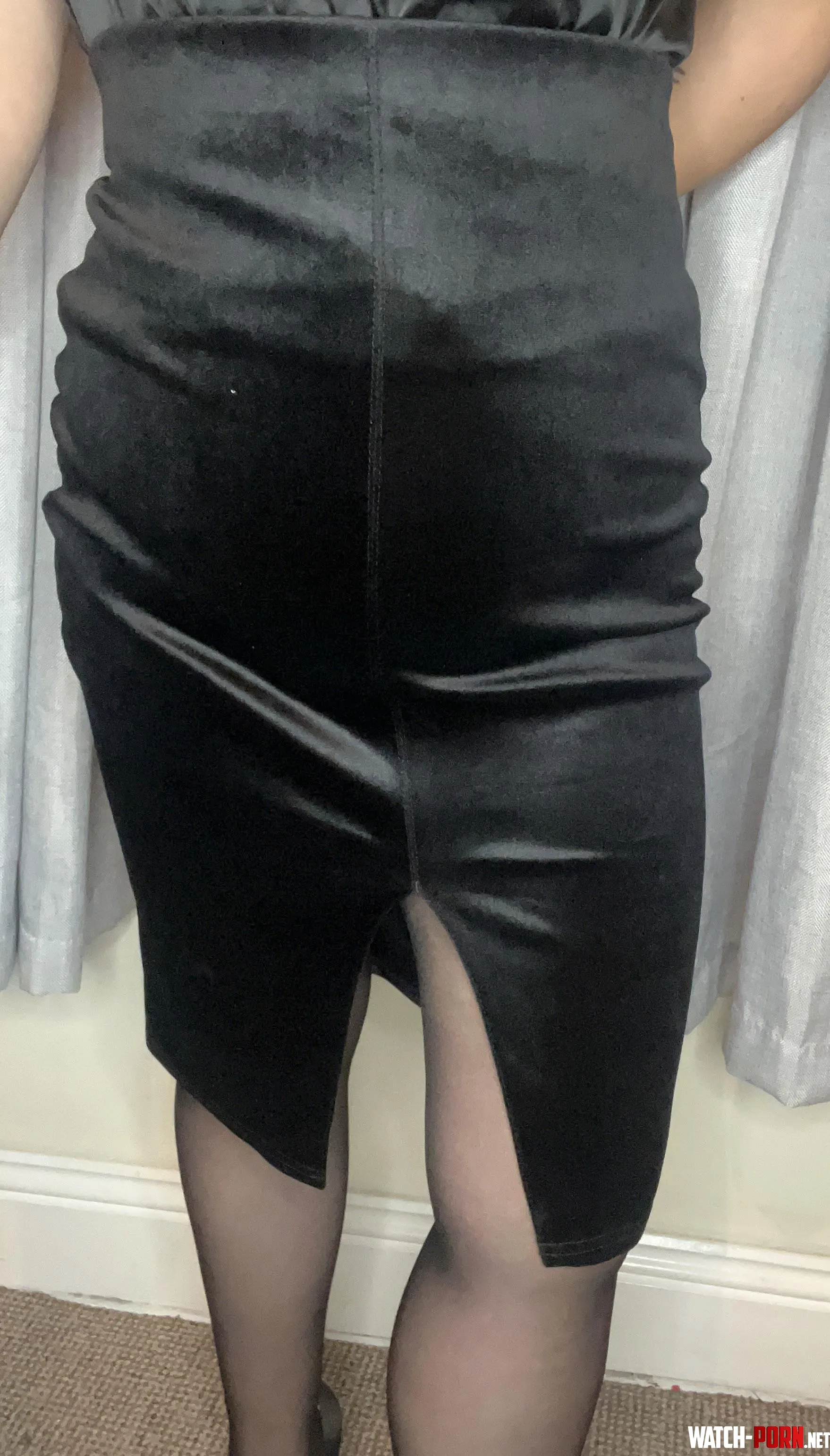 Velvet pencil skirt ready to be touched! 😋 by SexySatinMistress