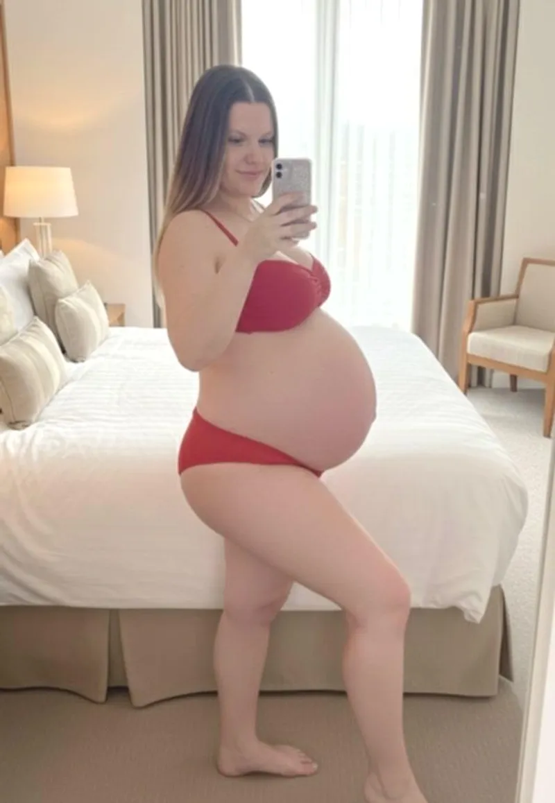 Thumbnail Admiring Growing Belly with Lustful_Luna89 in Pregnant Porn
